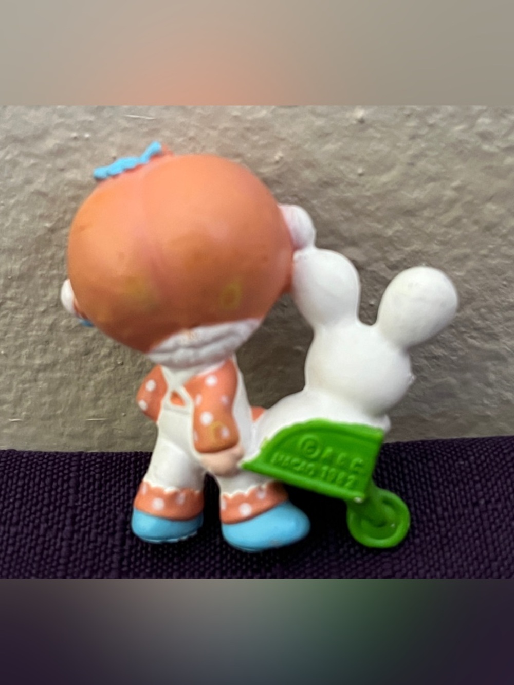 Strawberry Shortcake Apricot Hopsalot 2" PVC Figure Vintage 1982 AGC - Picture 2 of 2